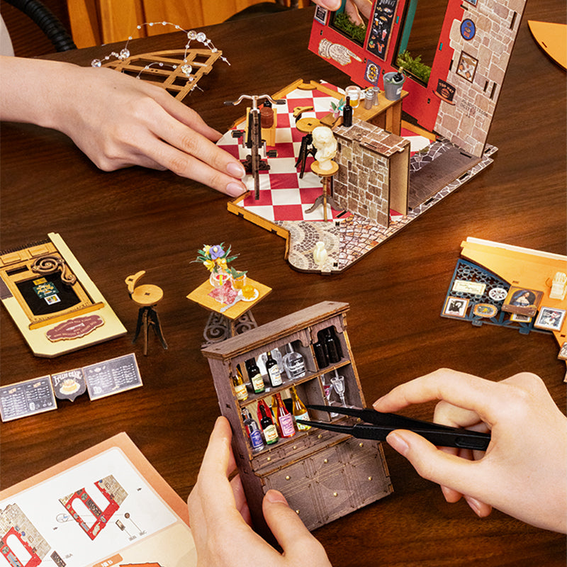 Rolife Henry’s Chocolate - DIY Miniature Dollhouse - DG174