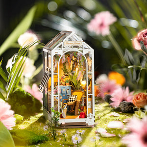 Rolife Holiday Garden House - DIY Book Nook Shelf Insert - TGB06