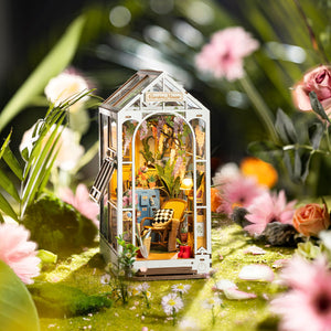 Rolife Holiday Garden House - DIY Book Nook Shelf Insert - TGB06