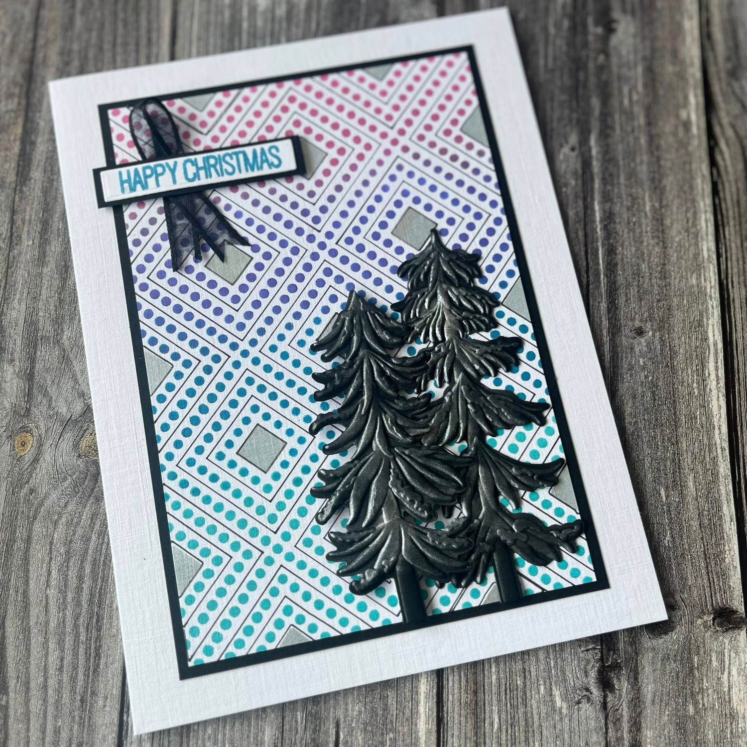 Lisa Horton Crafts Beaded Diamonds 5" x 7" 3D Embossing Folder