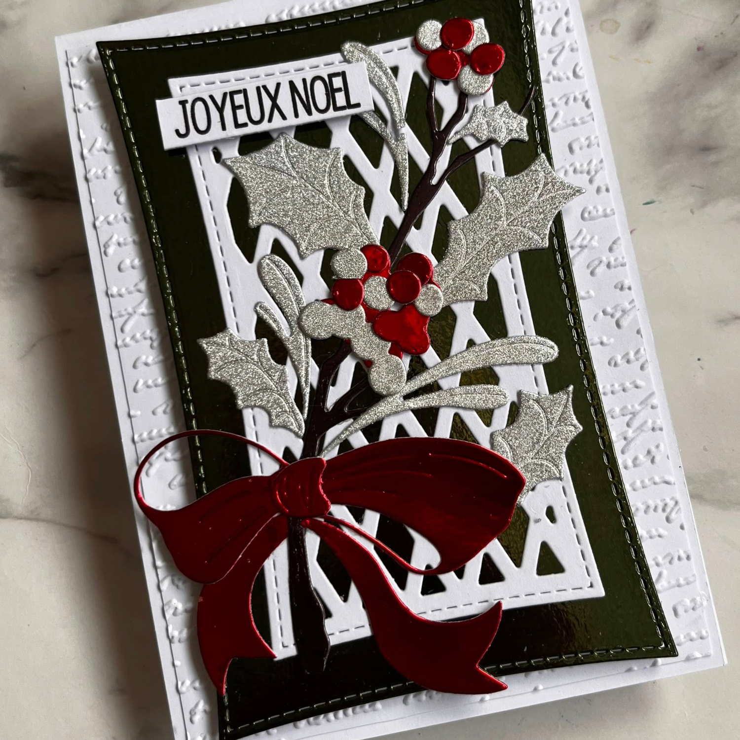 Lisa Horton Crafts Traditional Christmas Holly Layering Dies