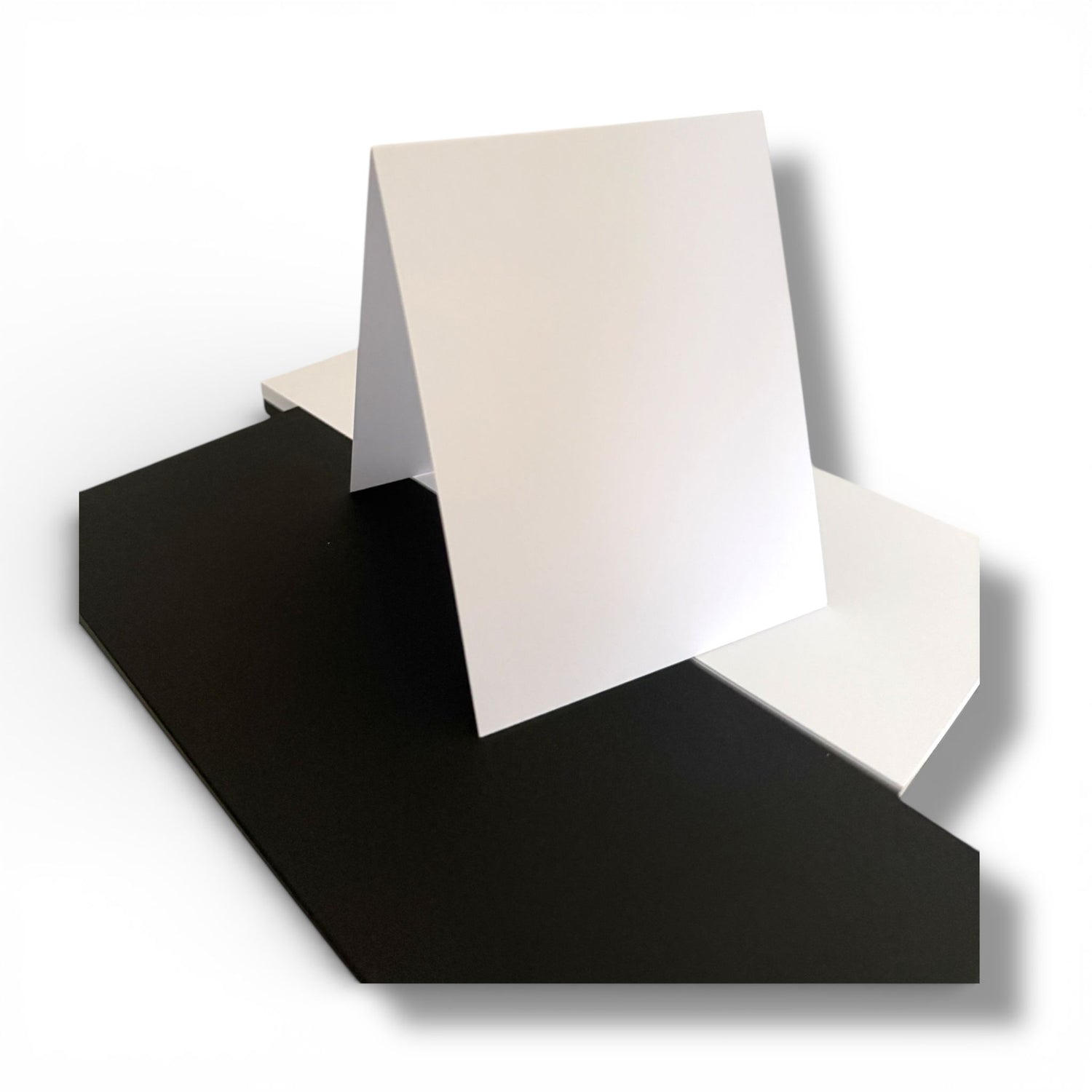 Lisa Horton Crafts Pack of 100 True Black and Super Smooth White A2 Tentfold 'ish' Cardstock
