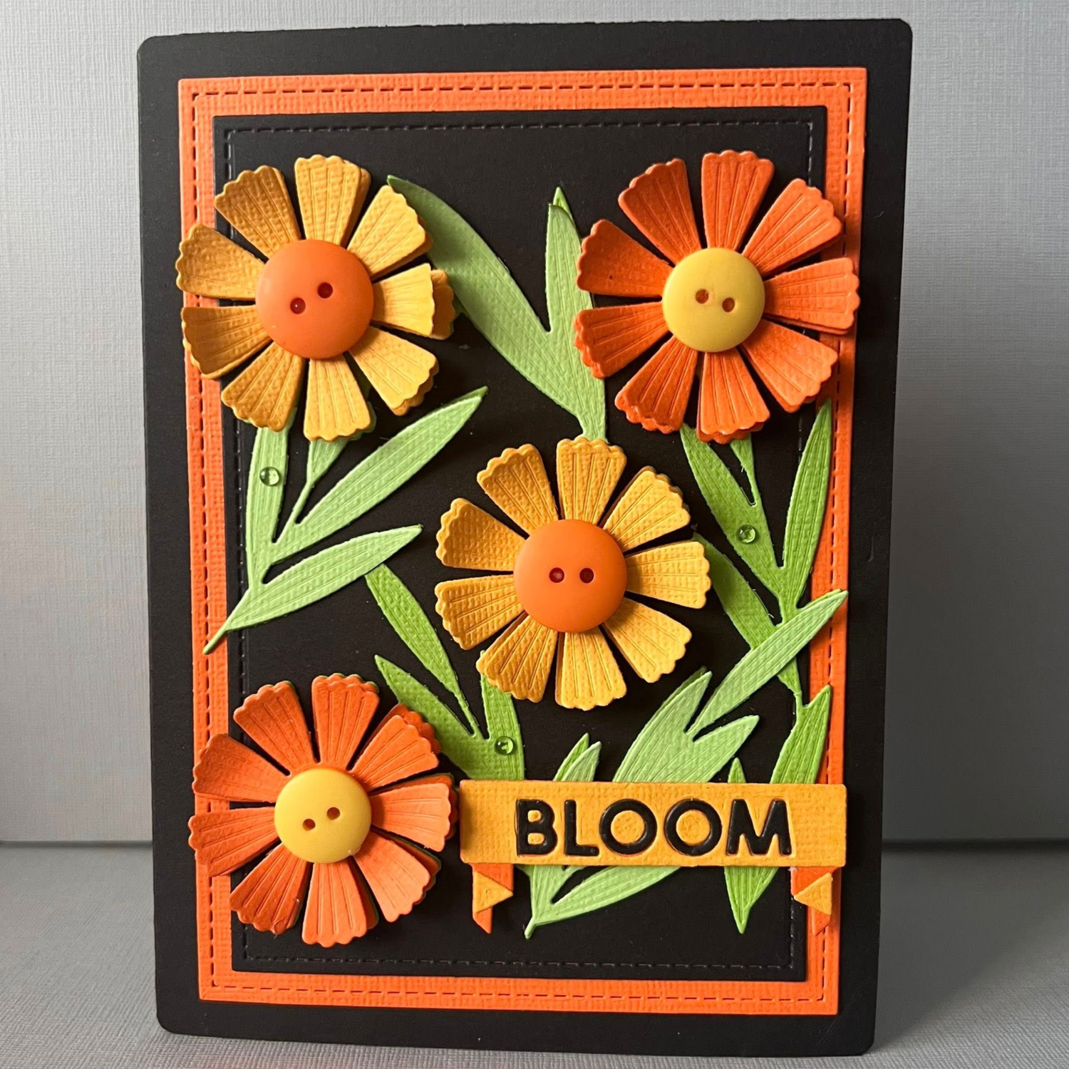 Lisa Horton Crafts Beautiful Blooms Floral Plate Die Set